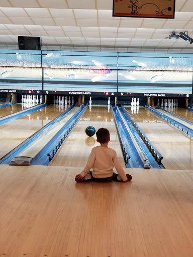 Bowling Alley «Boulevard Lanes», reviews and photos, 818 Emerson Ave, Dover, OH 44622, USA