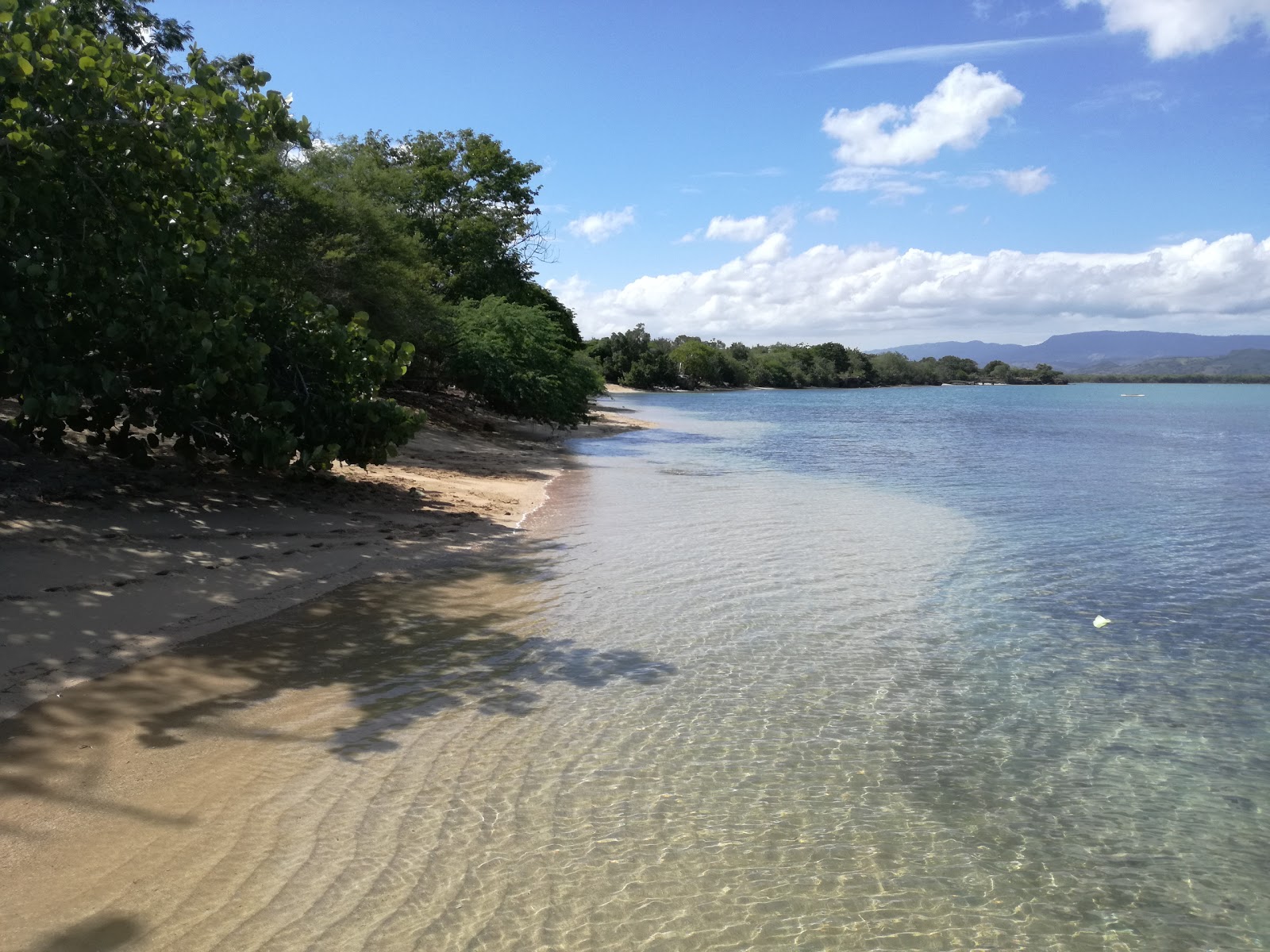Foto von Playa El Castillo mit geräumige küstenlinie