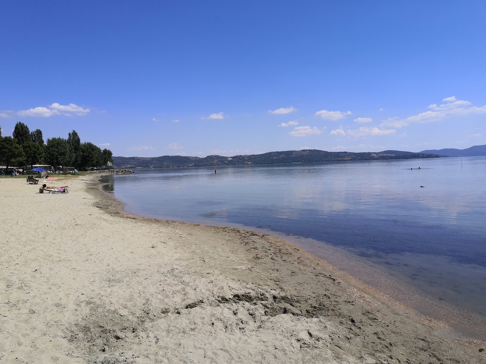 Photo de Plage de Sualzo avec un rivage spacieux