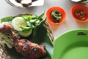 Ayam Mbok Limboek image