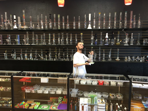 Tobacco Shop «SMOKEYZ SMOKE &VAPOR SHOP», reviews and photos, 901 SW Highland Dr f, Gresham, OR 97980, USA