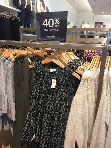 Clothing Store «Gap Factory Store», reviews and photos, 741 S Broadway, Los Angeles, CA 90014, USA