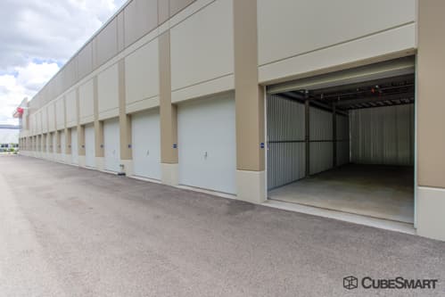 Self-Storage Facility «CubeSmart Self Storage», reviews and photos, 7910 Lemont Rd, Woodridge, IL 60517, USA