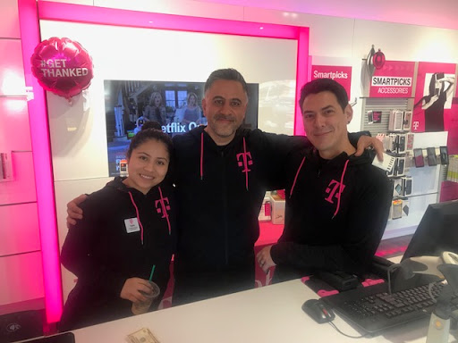 Cell Phone Store «T-Mobile», reviews and photos, 1837 Fountain Dr, Reston, VA 20190, USA