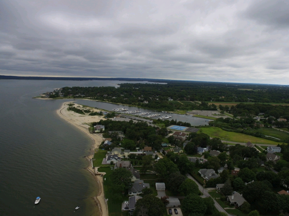 Foto de South Jamesport Beach e o assentamento