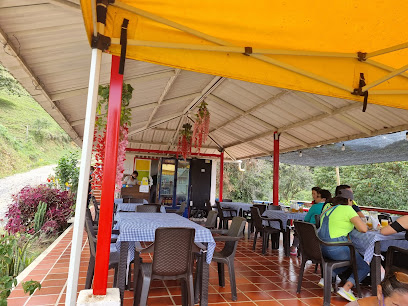 Restaurante Café Mirador El Amparito - Via Chinacota-Ragonvalia, Chinácota, Norte de Santander, Colombia