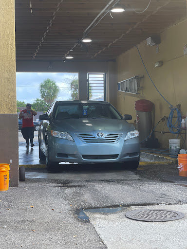 Shorty's Car Wash en Miami Gardens