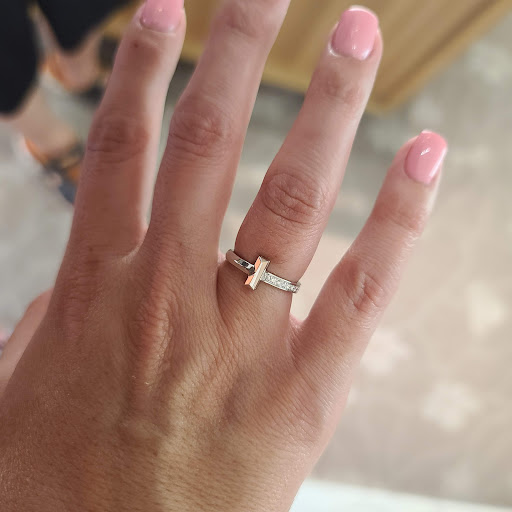 Jewelry Store «Tiffany & Co.», reviews and photos, 9595 Six Pines Dr, The Woodlands, TX 77380, USA