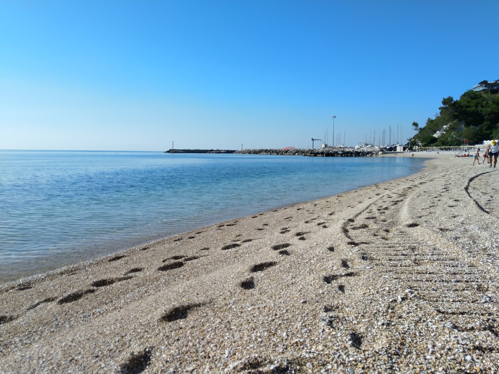 Numana Alta Plajı'in fotoğrafı kısmen tatil bölgesi