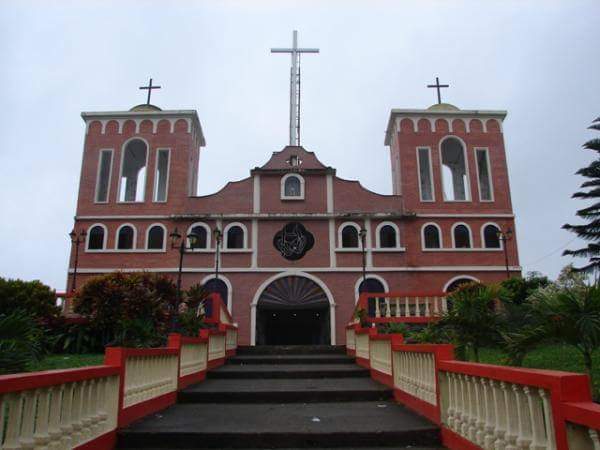 Iglesia Católica Sagrados Corazones - La Concordia