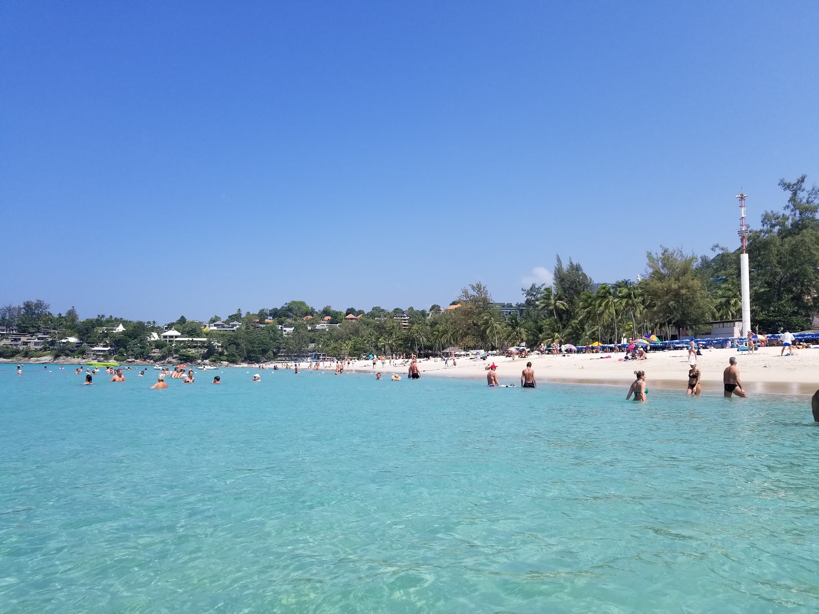 Fotografija Plaža Kata Noi in naselje