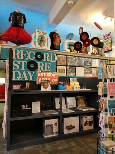 Record Store «Atomic Pop Shop», reviews and photos, 2963 Government St, Baton Rouge, LA 70806, USA