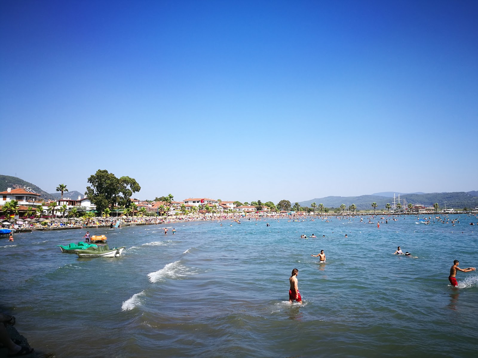 Foto af Akyaka Plaji med turkis vand overflade