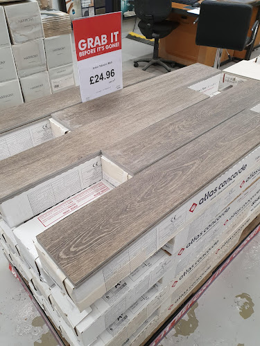 Topps Tiles Preston - CLEARANCE OUTLET - Hardware store