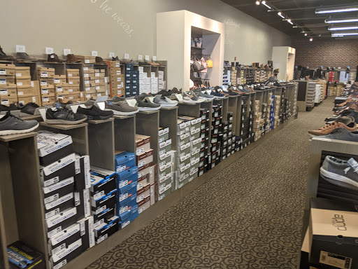 Shoe Store «DSW Designer Shoe Warehouse», reviews and photos, 100 W Higgins Rd, South Barrington, IL 60010, USA