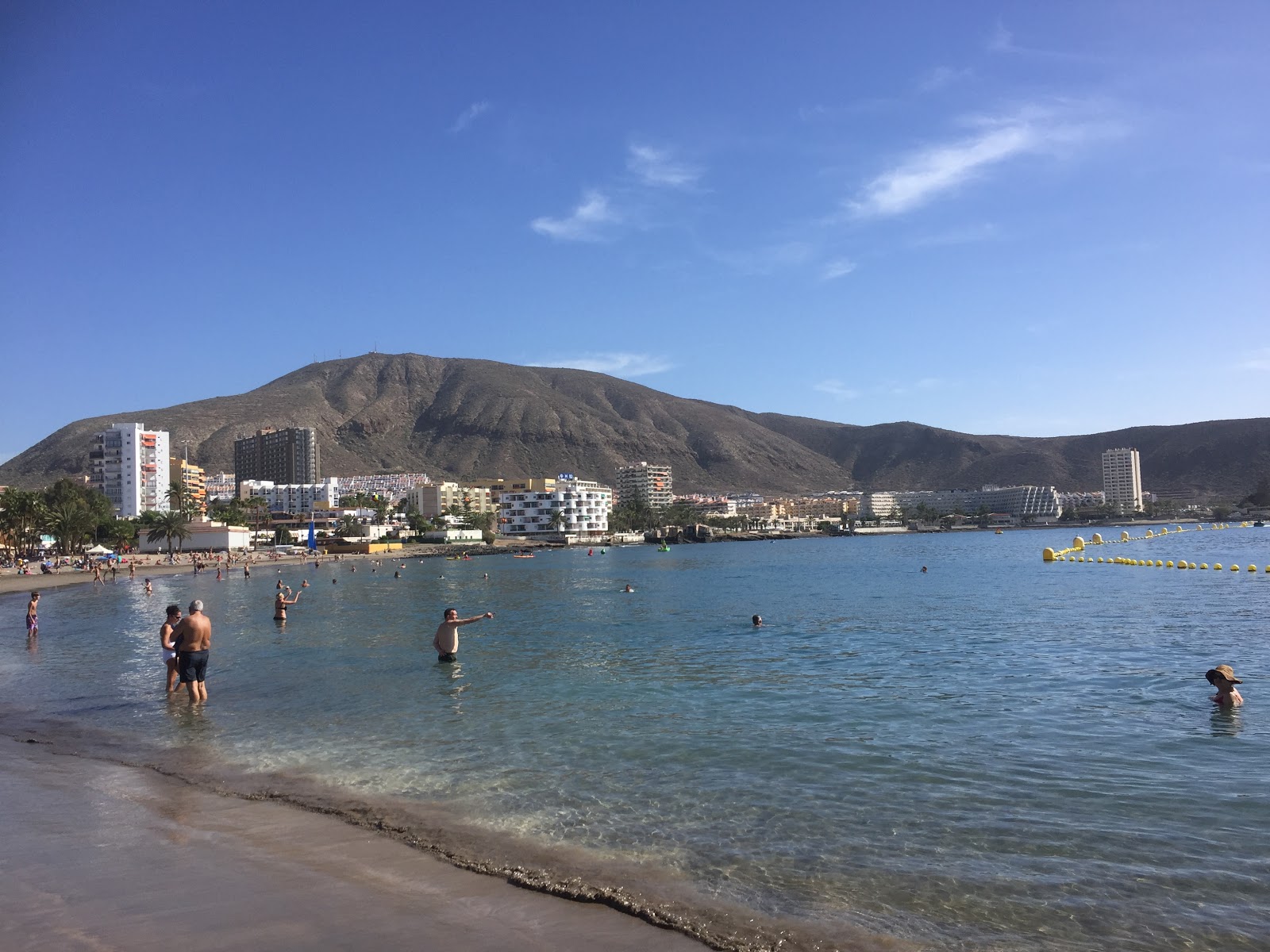 Foto av Playa de Los Cristianos med hög nivå av renlighet