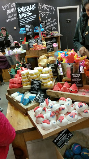 Cosmetics Store «LUSH Fresh Handmade Cosmetics», reviews and photos, 160 N Gulph Rd #1632, King of Prussia, PA 19406, USA