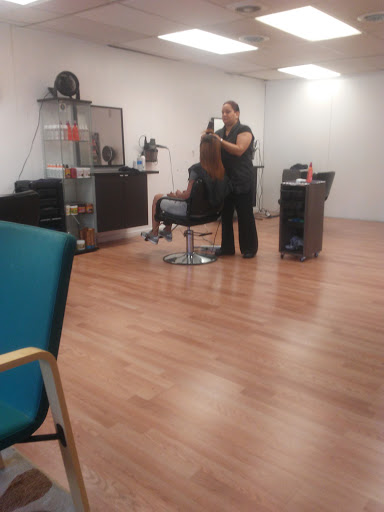 Hair Salon «Blow out Dominican Hair Salon», reviews and photos, 1413 W. O. Ezell Boulevard, Spartanburg, SC 29301, USA