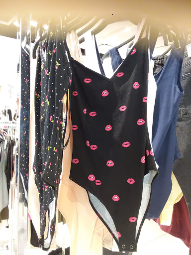 Clothing Store «Forever 21», reviews and photos, 272 Baychester Ave 120 - 121, Bronx, NY 10475, USA