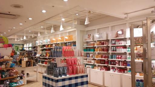 Beauty Supply Store «Bath & Body Works», reviews and photos, 203 N Poplar St, Searcy, AR 72143, USA