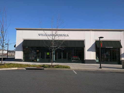Williams-Sonoma, 2030 Bond St #180, Charlottesville, VA 22901, USA, 