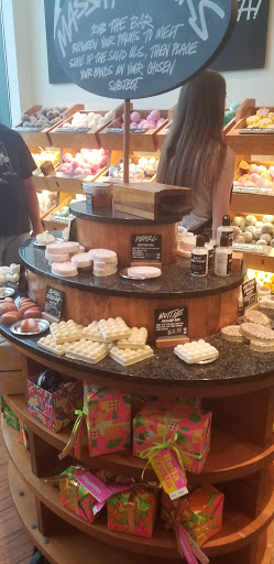 Beauty Supply Store «Lush Cosmetics», reviews and photos, 1 Providence Pl # 5385, Providence, RI 02903, USA