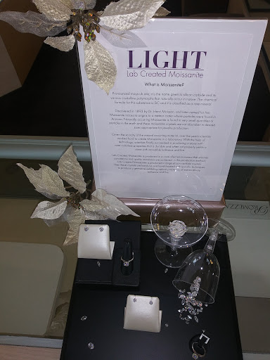 Jewelry Store «Lustig Jewelers», reviews and photos, 281 W Townline Rd, Vernon Hills, IL 60061, USA