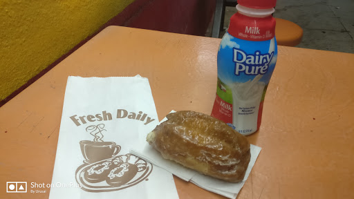 Donut Shop «Donut Hut», reviews and photos, 2025 W Magnolia Blvd, Burbank, CA 91506, USA