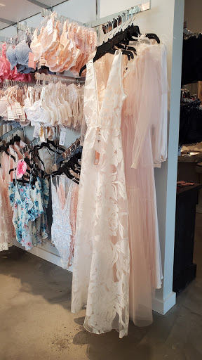 Lingerie Store «Anna Bella Fine Lingerie», reviews and photos, 5530 Windward Pkwy #1250, Alpharetta, GA 30004, USA