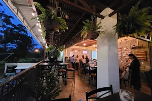 Bandola Cafetería y Restaurante image
