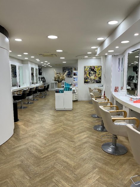 Dessange Rennes centre - Les Halles - Salon de coiffure - SPA - Coloriste - Coiffeur à Rennes