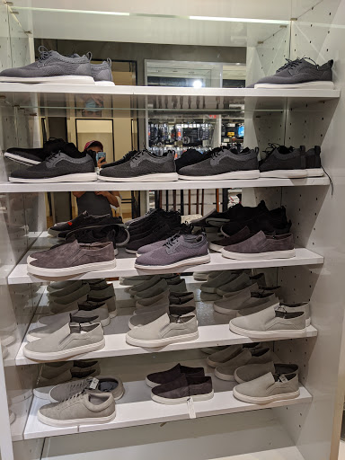 Clothing Store «Express», reviews and photos, 3101 Steinway St, Astoria, NY 11103, USA