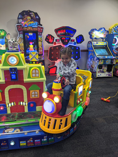 Shopping Mall «Riverpoint Center», reviews and photos, 1730 W Fullerton Ave, Chicago, IL 60614, USA