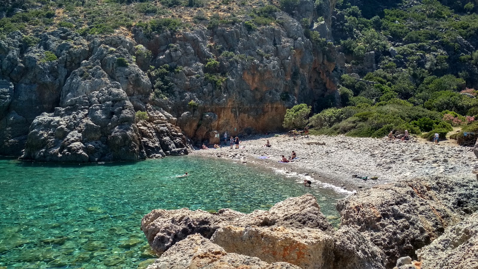 Foto av Lissos beach med stenar yta