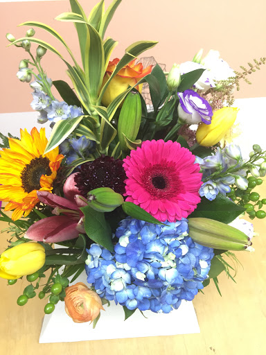 Florist «Rogers Park Florist», reviews and photos, 1415 W Morse Ave, Chicago, IL 60626, USA