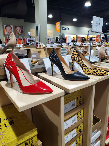 Shoe Store «DSW Designer Shoe Warehouse», reviews and photos, 202 Orland Park Pl, Orland Park, IL 60462, USA