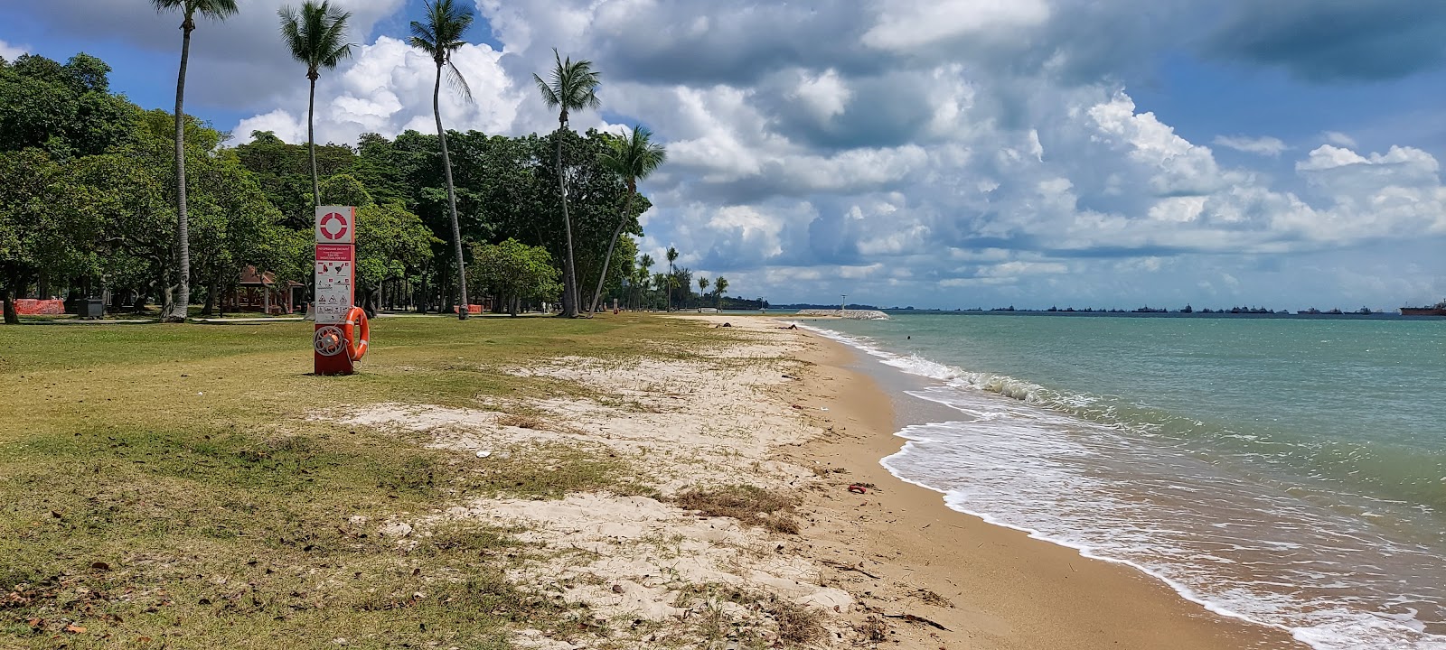 Foto de East Coast Beach com linha costeira longa e reta