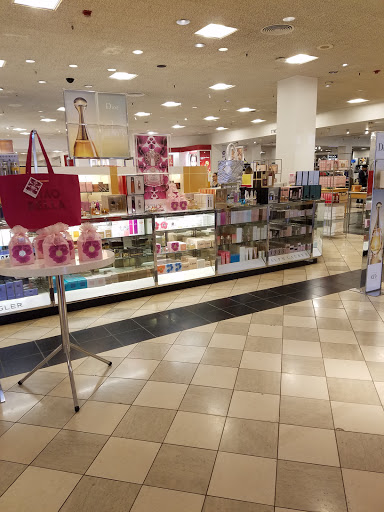 Shopping Mall «Westfield Santa Anita», reviews and photos, 400 S Baldwin Ave, Arcadia, CA 91007, USA