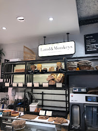 Atmosphère du Restaurant servant le petit-déjeuner Land&Monkeys Amsterdam à Paris - n°7