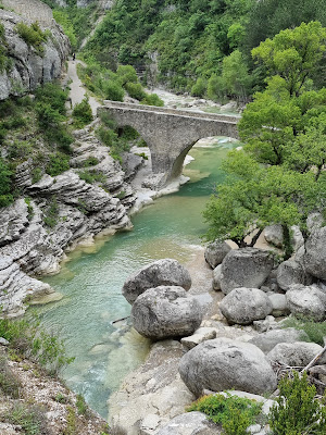 Pont médiéval de Châteauneuf-de-Chabre à Val Buëch-Méouge