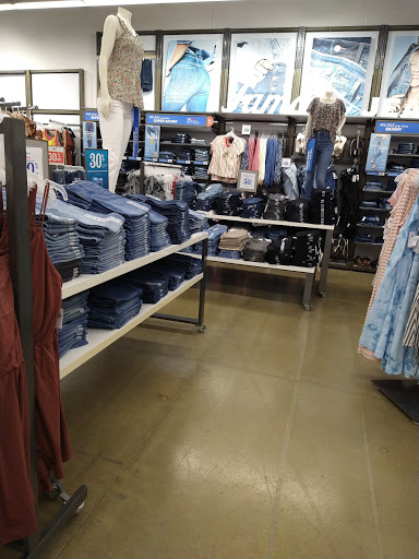 Clothing Store «Old Navy», reviews and photos, 1852 Hilliard Rome Rd, Hilliard, OH 43026, USA
