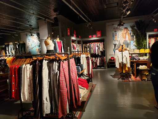 Clothing Store «Hollister Co.», reviews and photos, 4200 Conroy Rd #122, Orlando, FL 32839, USA