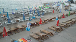 Bla Bla beach'in fotoğrafı uçurumlarla desteklenmiş