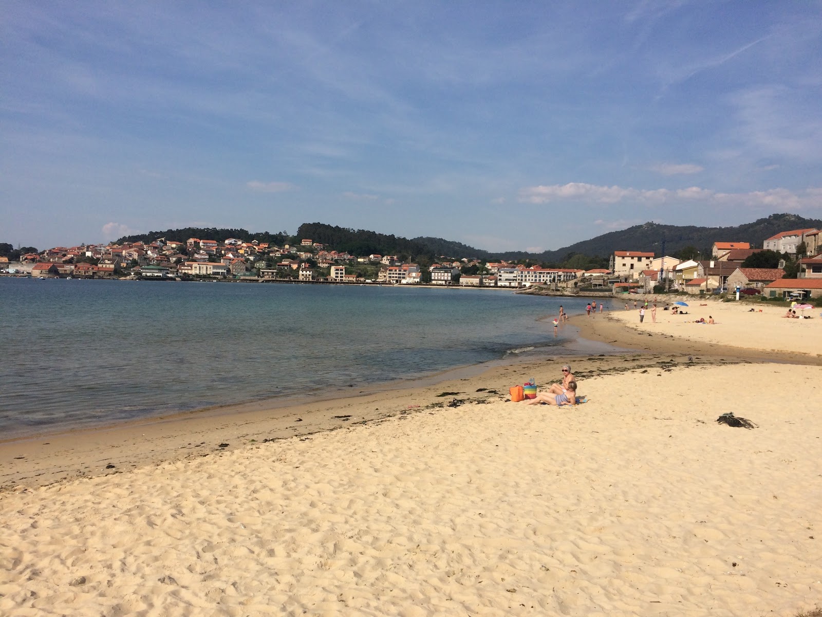 Fotografie cu Praia de Vilarino - locul popular printre cunoscătorii de relaxare