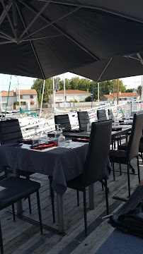 Atmosphère du Restaurant Au Bout Du Port à Marans - n°8