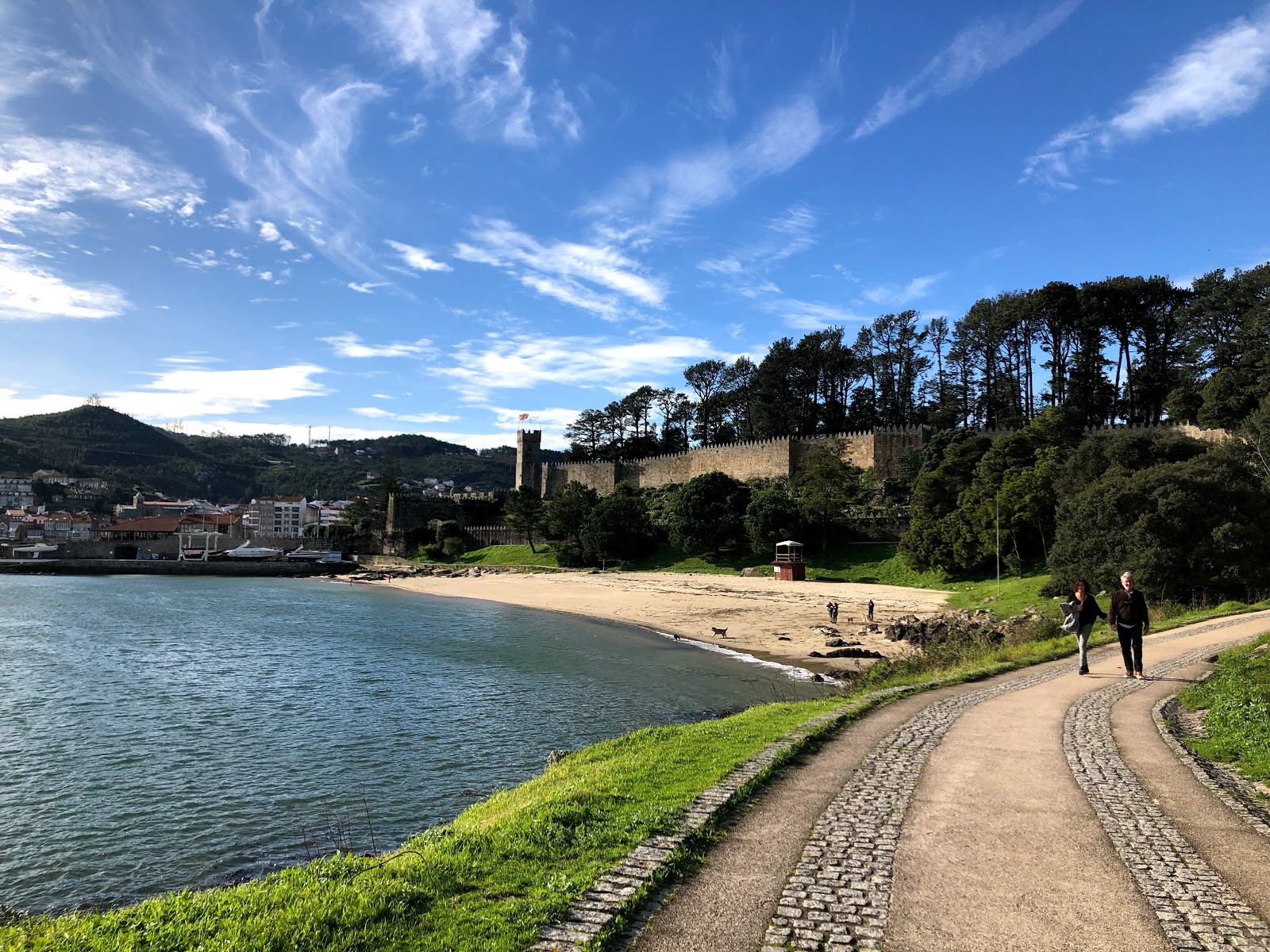 Photo of Praia da Barbeira and the settlement