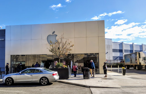 Computer Store «Apple Suburban Square», reviews and photos, 61 Saint James Pl, Ardmore, PA 19003, USA