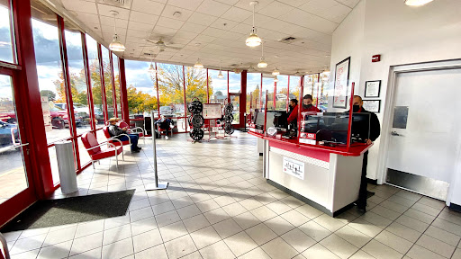 Tire Shop «Discount Tire Store - Tigard, OR», reviews and photos, 11462 SW Pacific Hwy, Tigard, OR 97223, USA