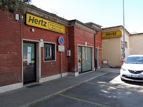 Hertz Perugia - Stazione Centrale, Piazzale Vittorio Veneto 4