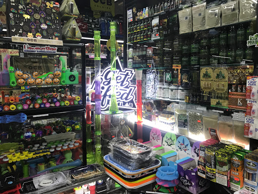 Tobacco Shop «The Hub Smoke Shop & Gifts», reviews and photos, 6410 N Oak Trafficway, Kansas City, MO 64118, USA